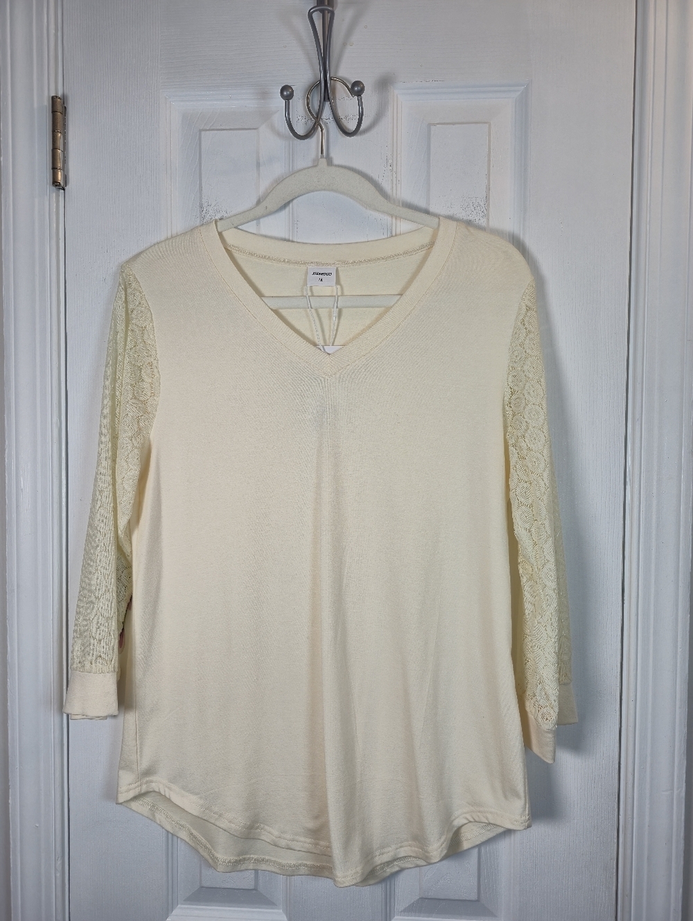 NWT Cream/Off-White V-Neck Romantic M Tunic Top with Lace Sleeves Everyday Basic